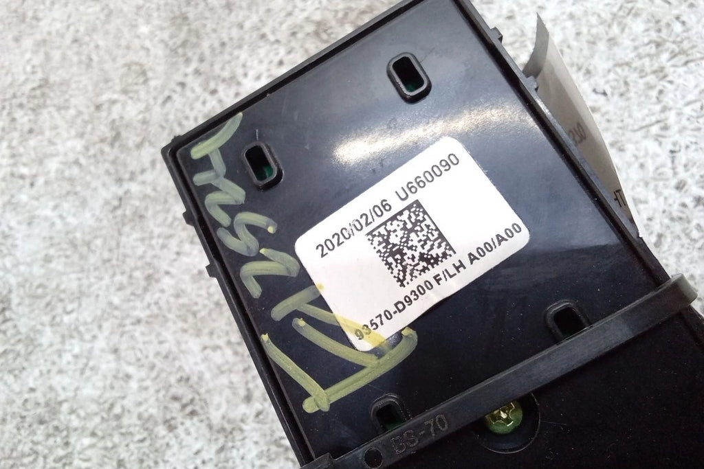 Pre-Owned Kia Sportage Driver Side Master Window Switch F53151
