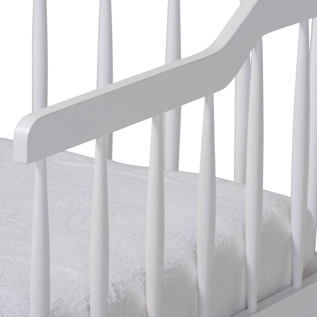White Finished Wood Expandable Twin Size to King Size Spindle Daybed A85281