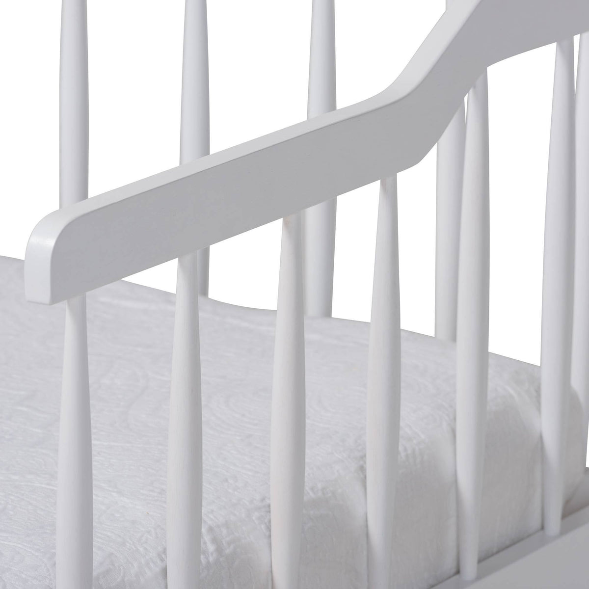 White Finished Wood Expandable Twin Size to King Size Spindle Daybed A85281