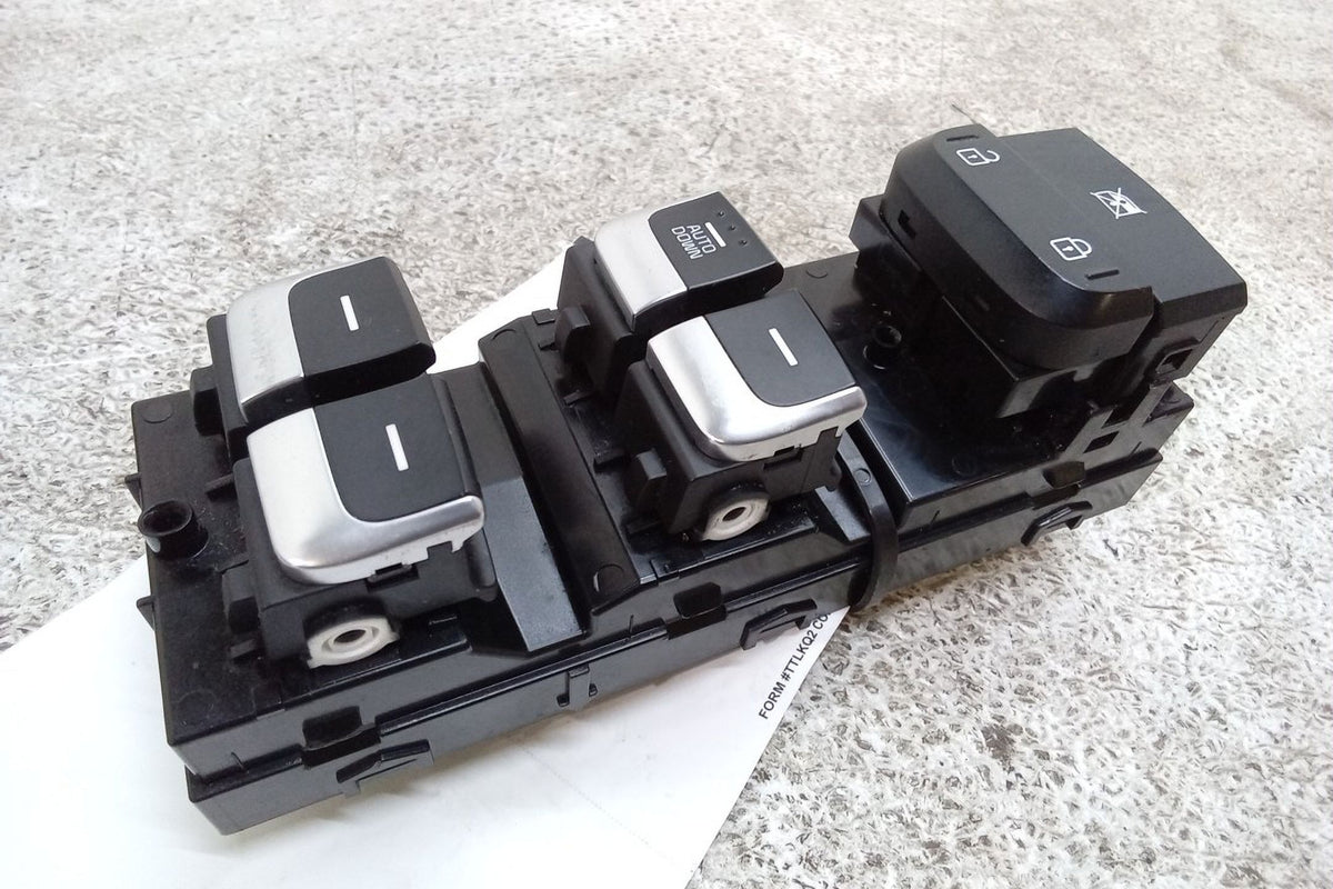 Pre-Owned Kia Sportage Driver Side Master Window Switch F53151