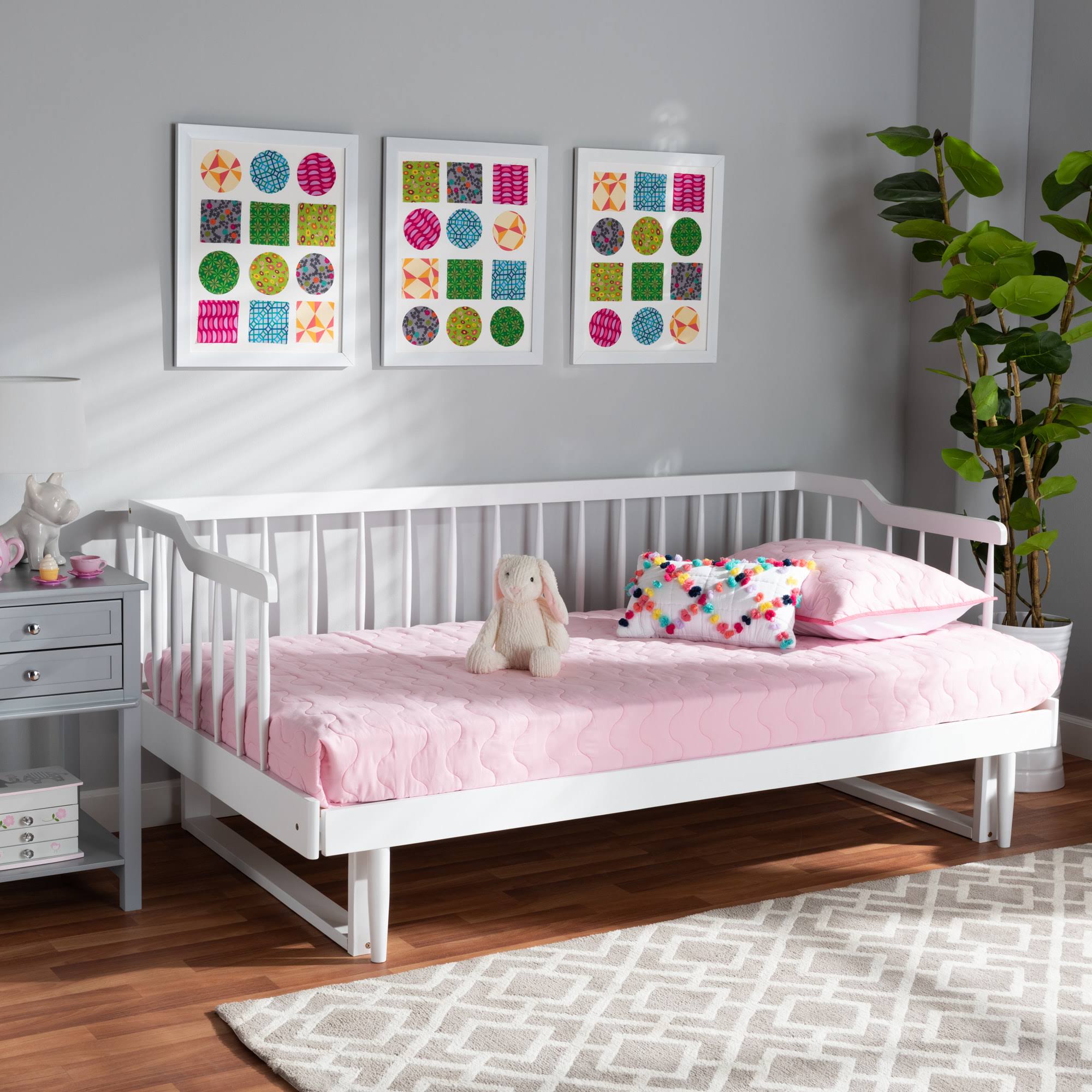 White Finished Wood Expandable Twin Size to King Size Spindle Daybed A85281