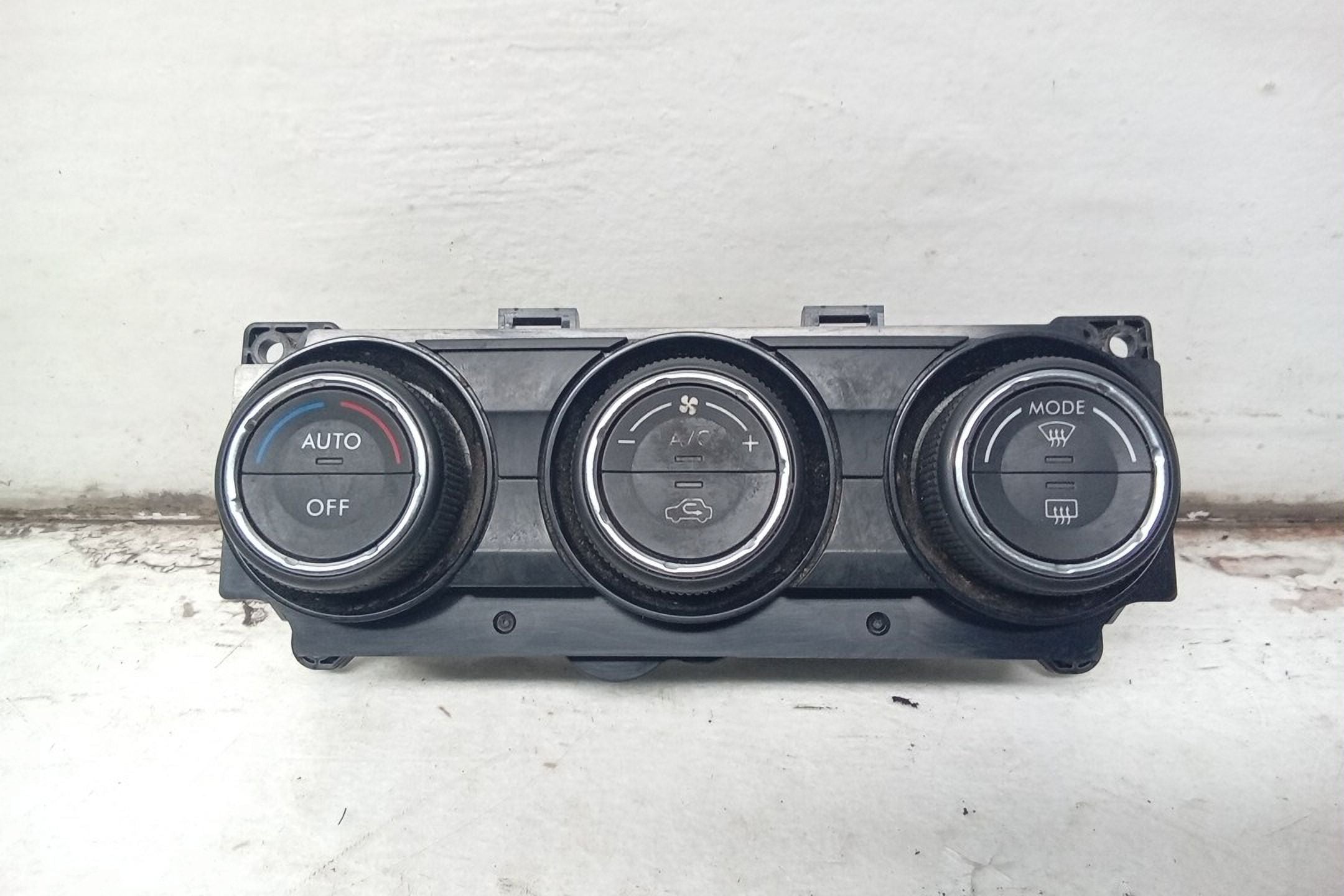Pre-Owned Subaru Forester Climate AC Heater Control E665